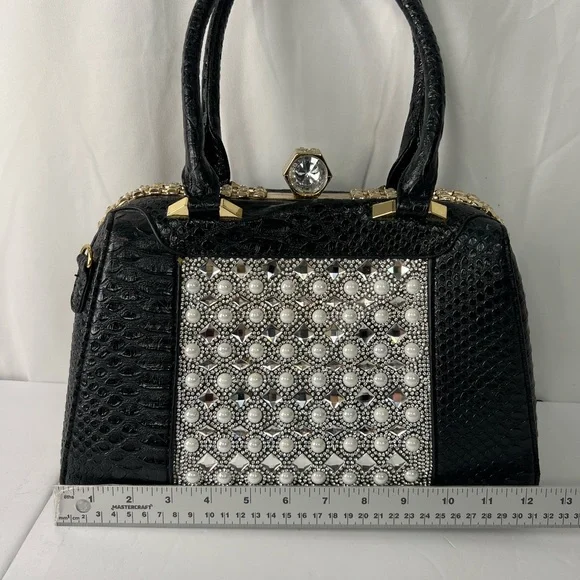 Elegant Black and White Women's Handbag Unbranded - Picture 10 of 11